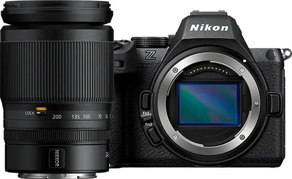מצלמה דיגיטלית ללא מראה Nikon Z5 II עם עדשת Nikkor Z 24-200mm F4-6.3 VR - צבע שחור